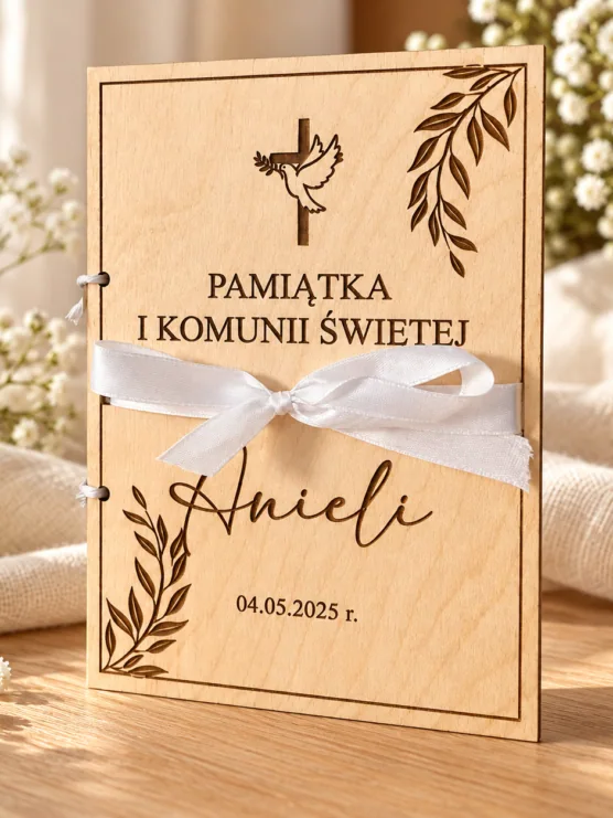 Drewniana kartka na Pierwszą Komunię Świętą z imieniem – liście, 13,5 × 19,5 cm