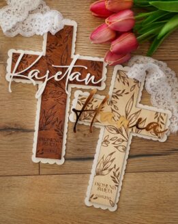 Komunia Święta Krzyż z motywem liści