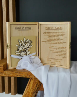 Drewniana szkatułka – prezent ślubny z duszą