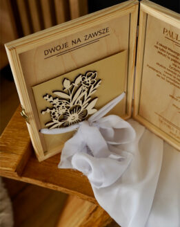 Drewniana szkatułka – prezent ślubny z duszą